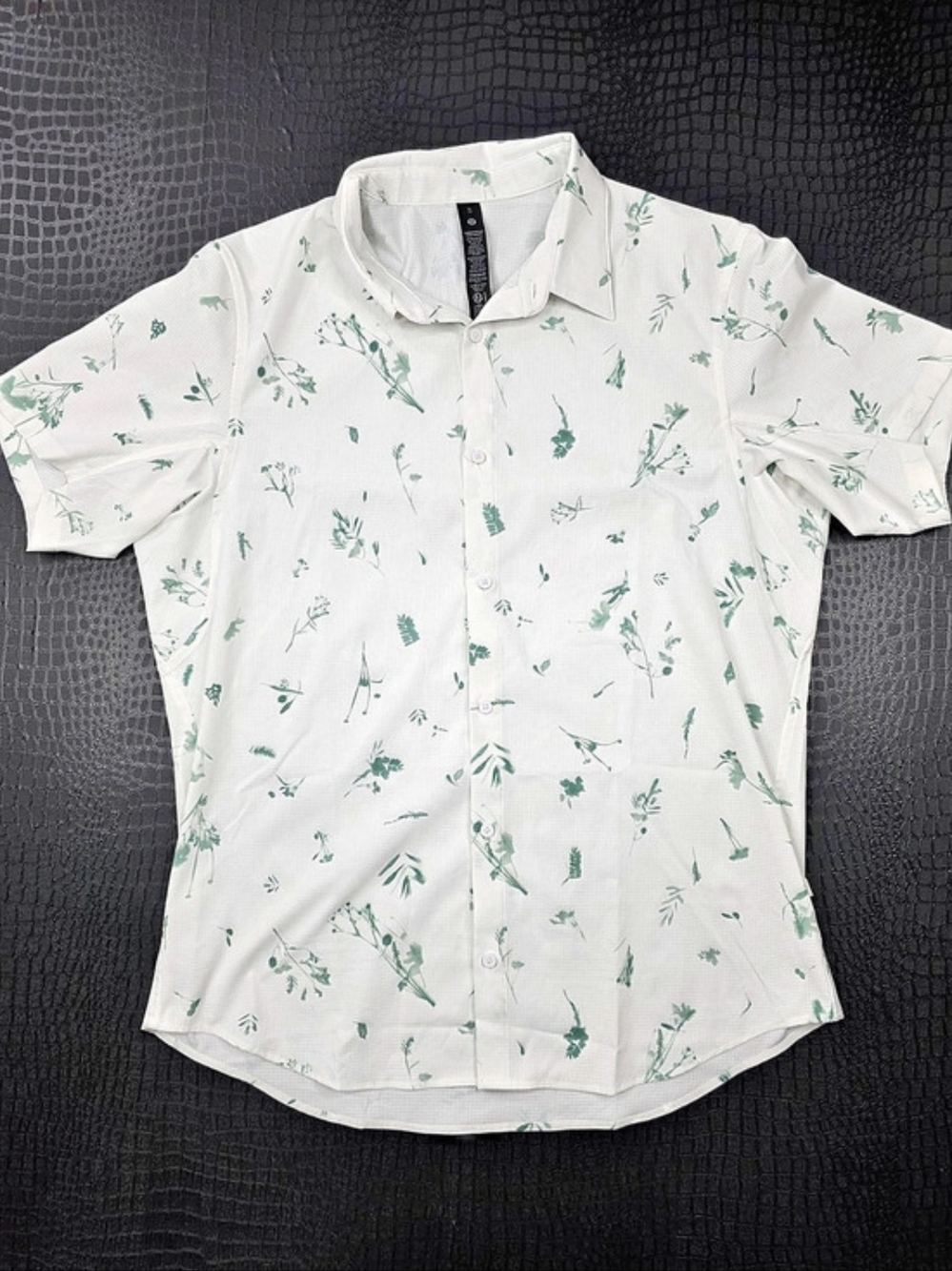 Lululemon Airing Easy Short-Sleeve Button-Down Shirt / LM3DK6S / Size XL